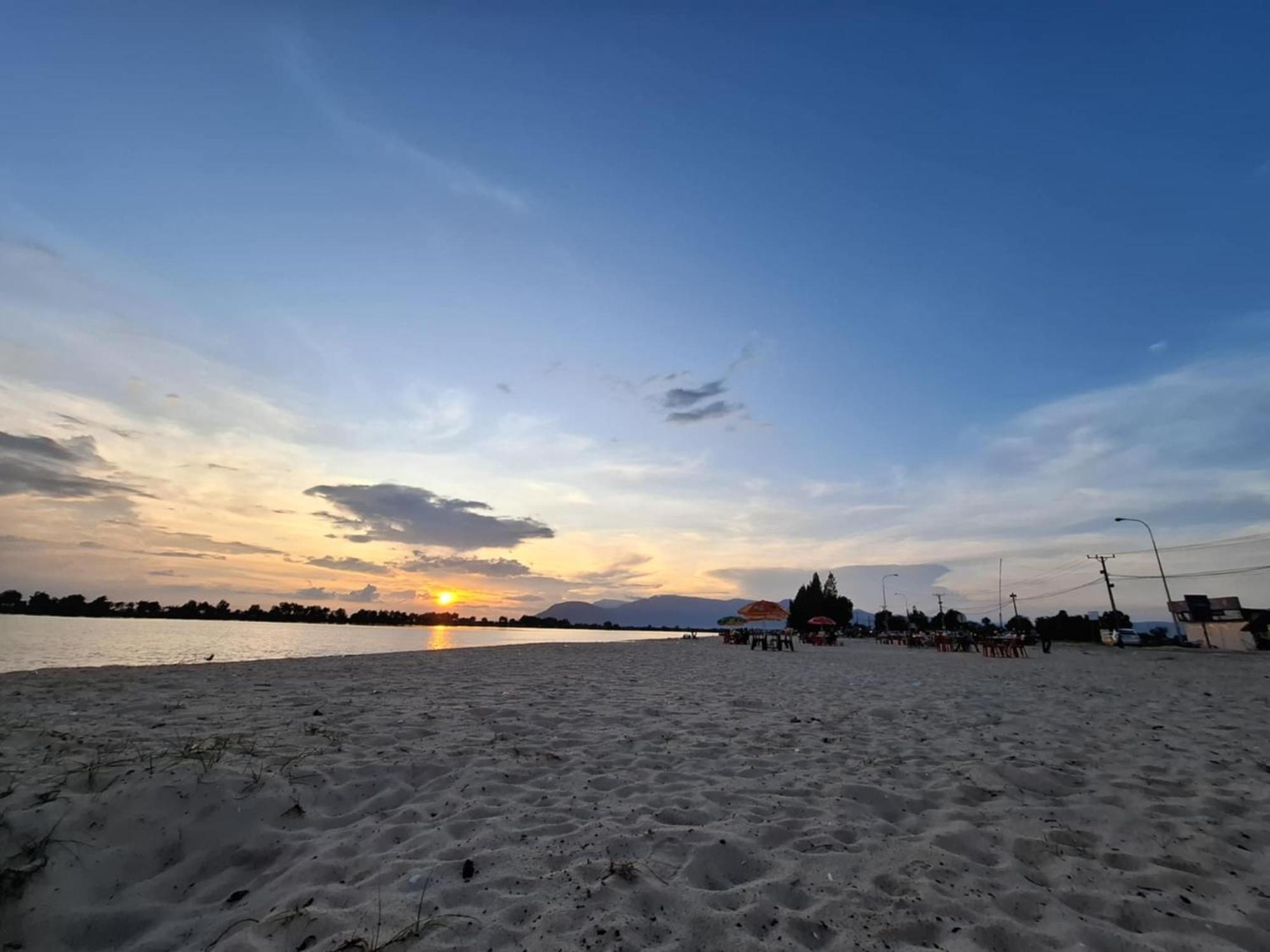 La Plage De Kampot By Lee & Hap Guest House Экстерьер фото